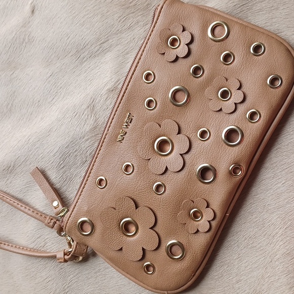 Nine West Handbags - Nine West wristlet
